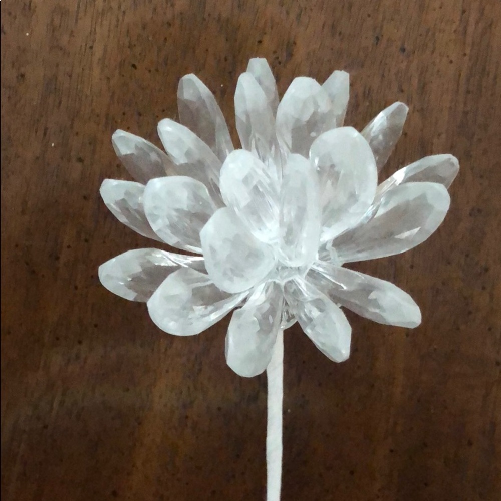 18 pc Mid Century Lucite Dahlia Flowers 3”W  2 1/2”H